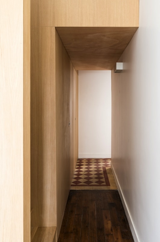 Création d'un couloir sous la mezzanine en bois