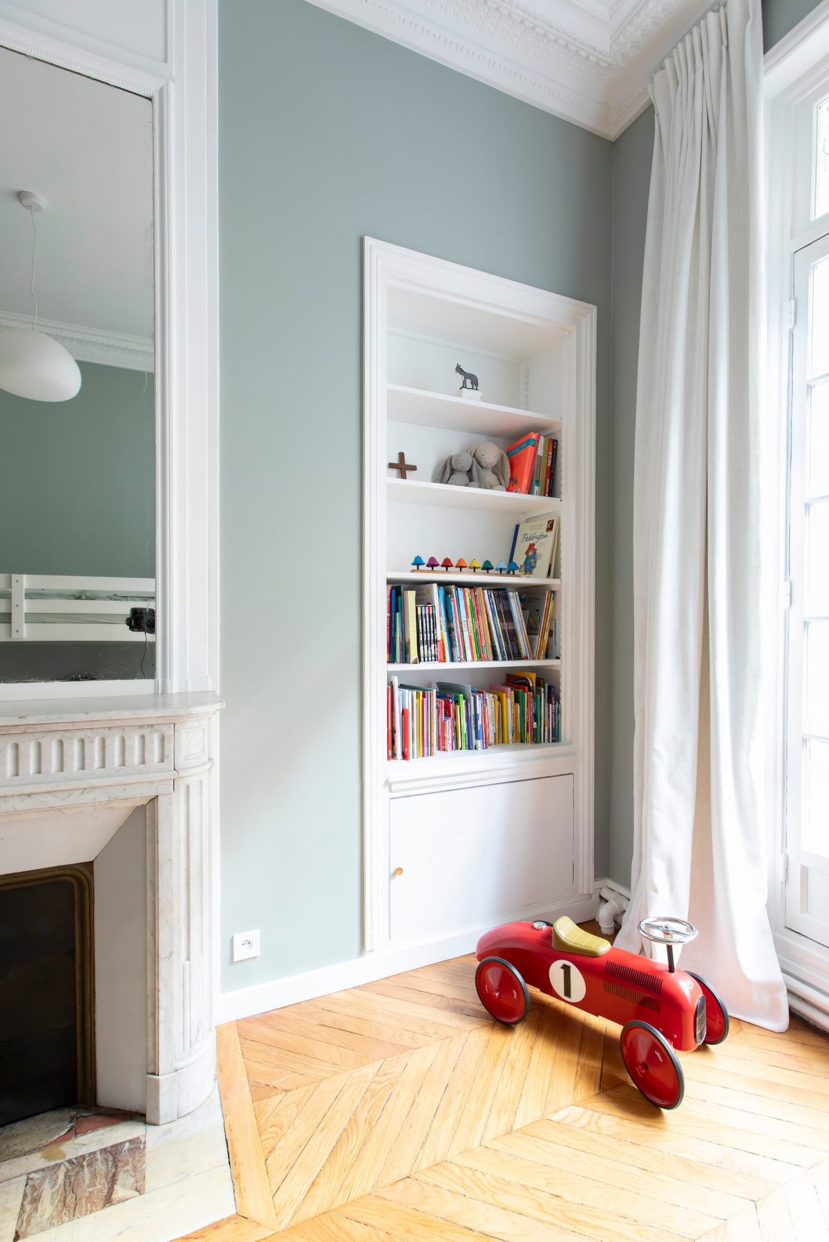 Un appartement haussmannien rénové avec élégance