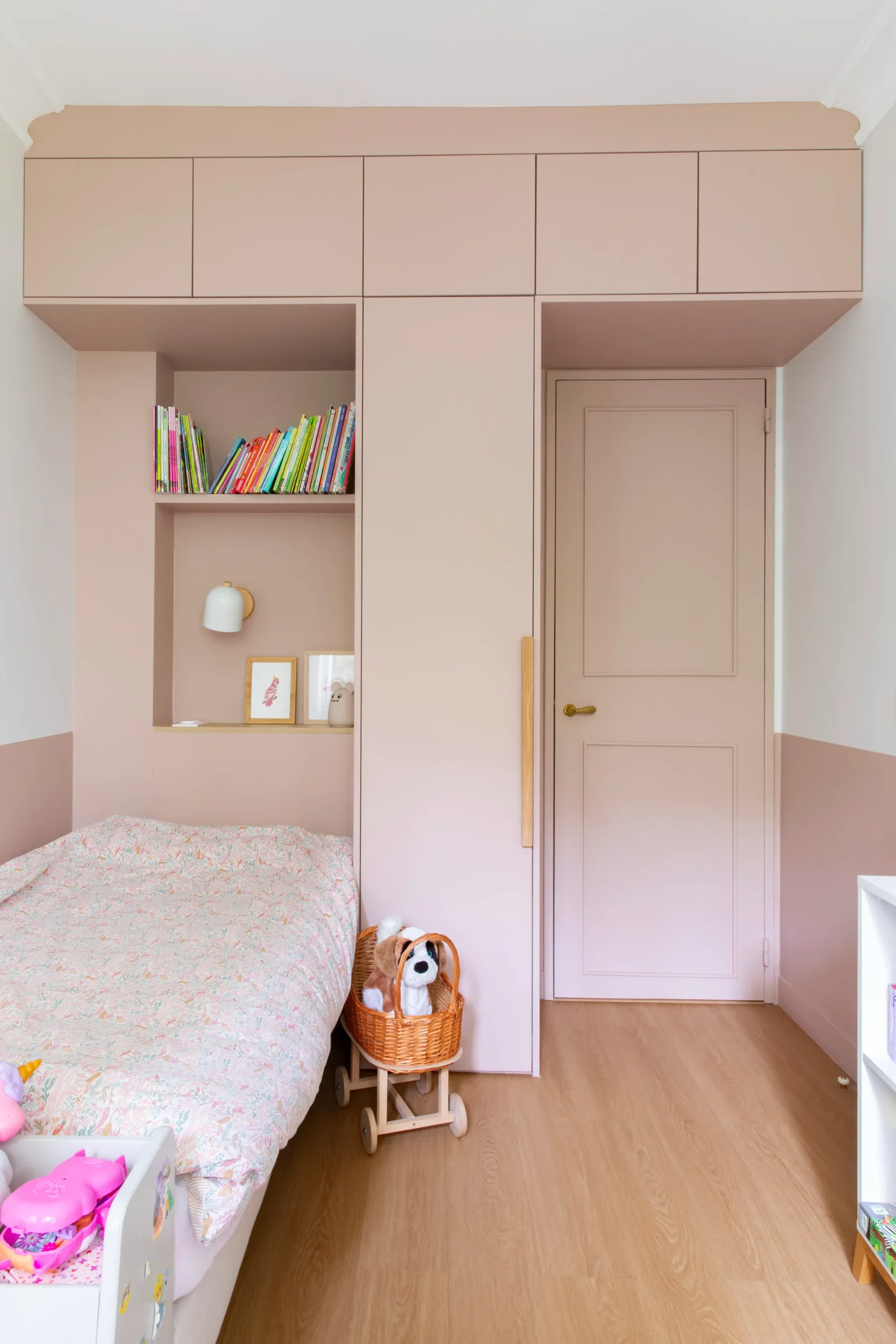 | HUGGY rénovation d'une chambre d'enfant avec création de placards et rangements sur mesure
