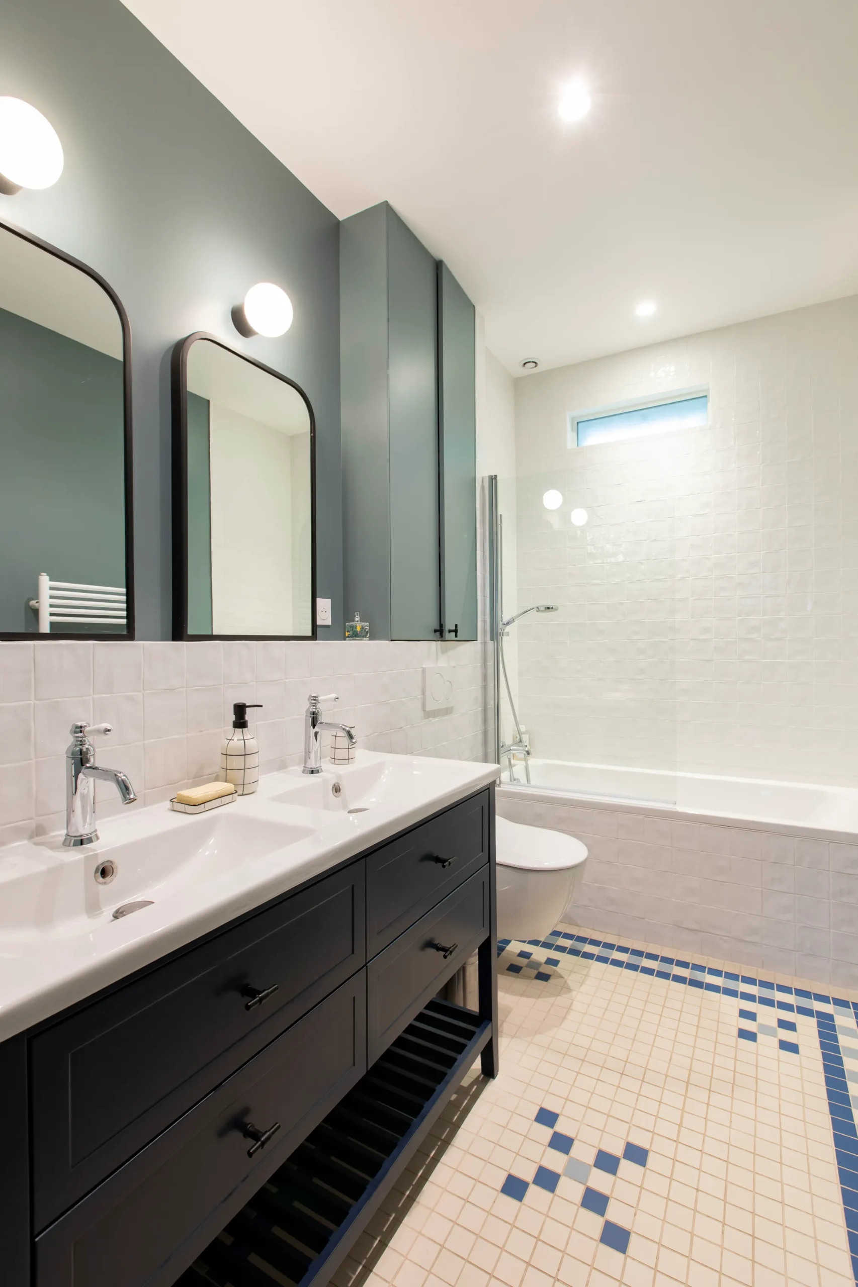 | HUGGY Salle de bain entièrement rénovée